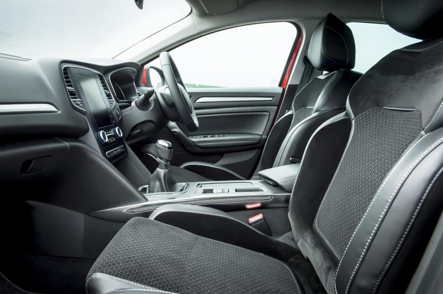 Интерьер Renault Megane Estate 2016 года  (UK) (фото 6 из 30)
